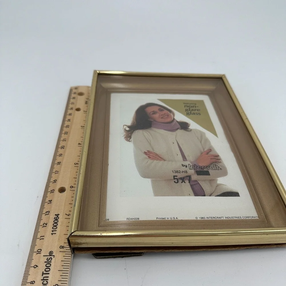 Vintage Intercraft 5x7 Gold Tone Frame w/ Non-Glare Glass‎ & Easel